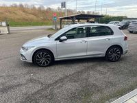 Usata VW Golf VIII Life 110 CV (80 kW) 2022 Reflex silver Berlina