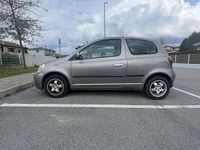 Usata Toyota Yaris 65 CV (47 kW) 2004 Grigio Utilitaria