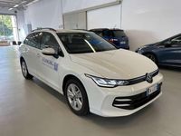 Usata VW Golf VIII Life 116 CV (85 kW) 2024 Pure white Station wagon