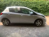 Usata Toyota Yaris Hybrid Style 75 CV (55 kW) 2015 Argento Berlina
