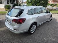 Usata Opel Astra Cosmo 110 CV (80 kW) 2015 Grigio pastello Station wagon
