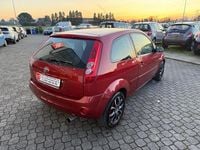 Usata Ford Fiesta Ghia 75 CV (55 kW) 2008 Rosso Utilitaria