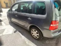Käytetty VW Touran Trendline 140 HP (102 kW) 2004 Harmaa Tila-auto