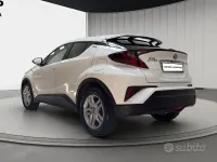 Usata Toyota C-HR Active 122 CV (89 kW) 2023 Bianco SUV