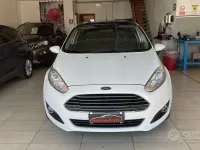 Usata Ford Fiesta 75 CV (55 kW) 2015 Bianco Utilitaria