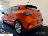 Begagnad Renault Clio V Evolution 101 HK (74 kW) 2024 Gul Sedan