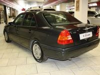 Usata Mercedes C180 122 CV (89 kW) 1995 Nero Berlina
