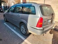Usata Ford Focus Ghia 101 CV (74 kW) 2004 Grigio Station wagon