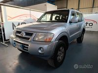 Usata Mitsubishi Pajero Instyle 160 CV (117 kW) 2005 Grigio SUV