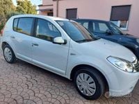 Usata Dacia Sandero 75 CV (55 kW) 2010 Bianco Berlina