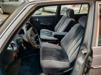 Usata Mercedes E200 109 CV (80 kW) 1983 Blu/azzurro Station wagon