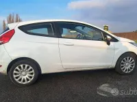 Usata Ford Fiesta 68 CV (50 kW) 2010 Bianco Berlina