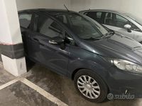 Usata Ford Fiesta 75 CV (55 kW) 2015 Grigio Utilitaria