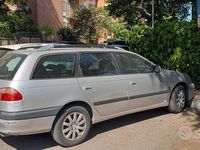 Usata Toyota Avensis 110 CV (80 kW) 2000 Grigio Station wagon