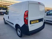 Begagnad Fiat Doblò Easy 95 HK (69 kW) 2020 Vit Minibuss