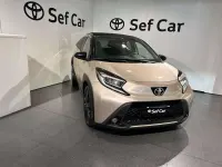 Usata Toyota Aygo X Lounge 72 CV (52 kW) 2023 Oro SUV