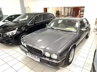 Usata Jaguar XJR 247 CV (181 kW) 1991 Grigio Berlina