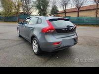 Usata Volvo V40 120 CV (88 kW) 2018 Grigio Berlina