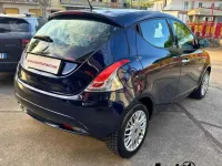 Usado Lancia Ypsilon Gold 69 HP (50 kW) 2016 Azul Citadino