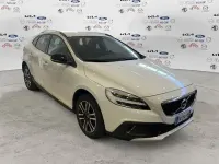 Usata Volvo V40 Business Edition 120 CV (88 kW) 2019 Bianco Utilitaria