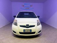 Usata Toyota Yaris 69 CV (50 kW) 2011 Bianco Berlina
