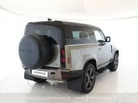 Käytetty Land Rover Defender HSE Dynamic 200 HP (147 kW) 2022 Vihreä Katumaasturi