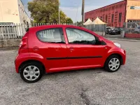 Usata Peugeot 107 68 CV (50 kW) 2011 Rosso Utilitaria