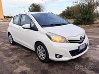 Usata Toyota Yaris Style 89 CV (65 kW) 2013 Bianco Berlina