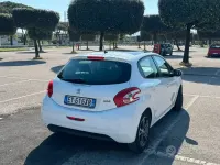 Usata Peugeot 208 68 CV (50 kW) 2015 Bianco Utilitaria