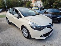 Usado Renault Clio IV 75 CV (55 kW) 2016 Amarillo Utilitario