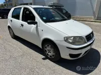 Usata Fiat Punto 60 CV (44 kW) 2004 Bianco Utilitaria