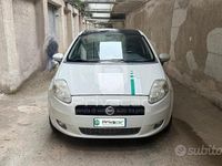 Usata Fiat Grande Punto Dynamic 77 CV (56 kW) 2009 Bianco Utilitaria