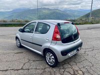 Usata Peugeot 107 68 CV (50 kW) 2005 Argento Utilitaria