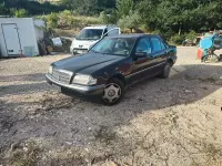 Usata Mercedes C220 95 CV (69 kW) 1995 Nero Berlina