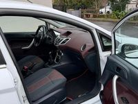 Usata Ford Fiesta Titanium 68 CV (50 kW) 2010 Bianco Utilitaria