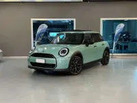 Usata Mini Cooper Favoured 114 kW (156 CV) 2025 Ocean wave green Utilitaria