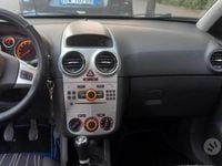 Usata Opel Corsa 80 CV (58 kW) 2009 Blu Utilitaria