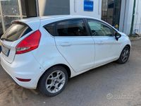 Usata Ford Fiesta Titanium 90 CV (66 kW) 2012 Bianco Utilitaria