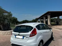 Usata Ford Fiesta 70 CV (51 kW) 2012 Bianco Berlina