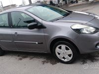 Usata Renault Clio II Dynamique 75 CV (55 kW) 2011 Grigio Berlina