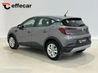 Usata Renault Captur 101 CV (74 kW) 2023 Grigio SUV