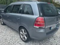 Usata Opel Zafira 139 CV (102 kW) 2006 Bluazzurro Monovolume