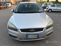 Usata Ford Focus S 116 CV (85 kW) 2006 Grigio Station wagon