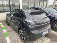 Usata Peugeot 208 GT 101 CV (74 kW) 2024 Grigio Utilitaria