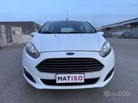 Usata Ford Fiesta Titanium 102 CV (75 kW) 2013 Bianco Utilitaria