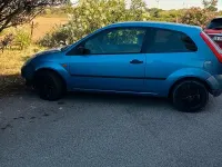 Usata Ford Fiesta 73 CV (53 kW) 2003 Blu Utilitaria