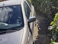 Usata Toyota Yaris 106 CV (77 kW) 2002 Grigio Berlina