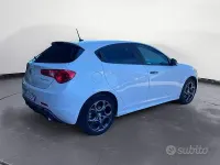 Usata Alfa Romeo Giulietta Distinctive 150 CV (110 kW) 2017 Bianco Utilitaria