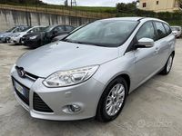 Begagnad Ford Focus Titanium 115 HK (84 kW) 2012 Grå Kombi