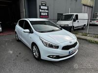 Begagnad Kia Ceed 110 HK (80 kW) 2013 Vit Halvkombi